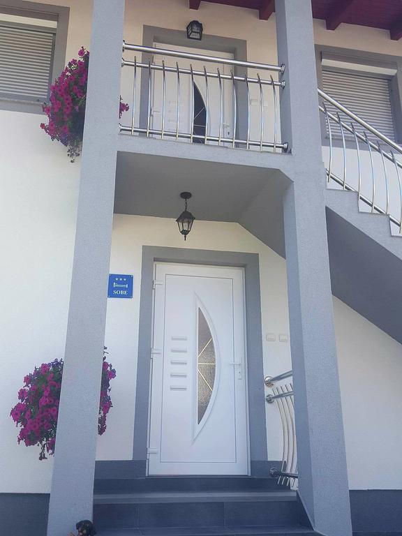 Guesthouse Samolov Vrhovine Buitenkant foto