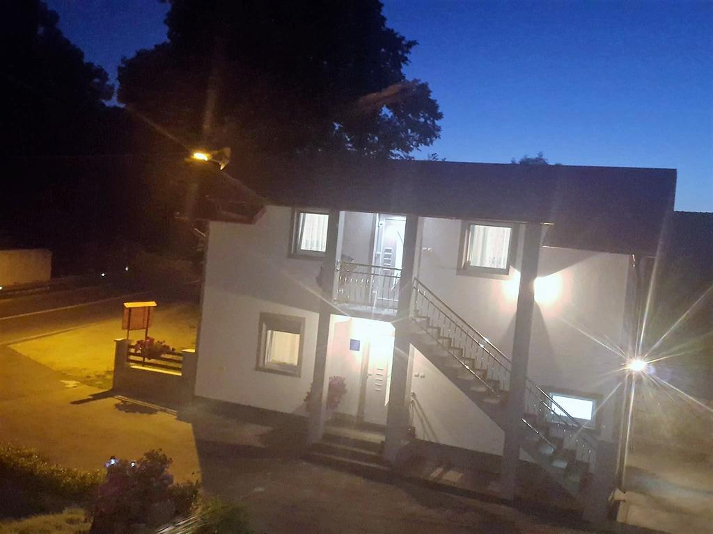 Guesthouse Samolov Vrhovine Buitenkant foto