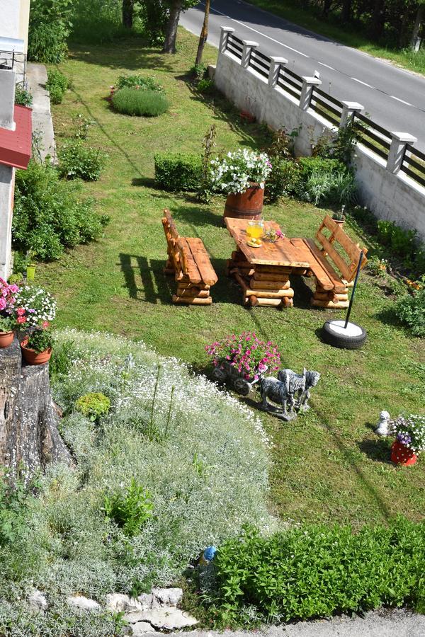Guesthouse Samolov Vrhovine Buitenkant foto
