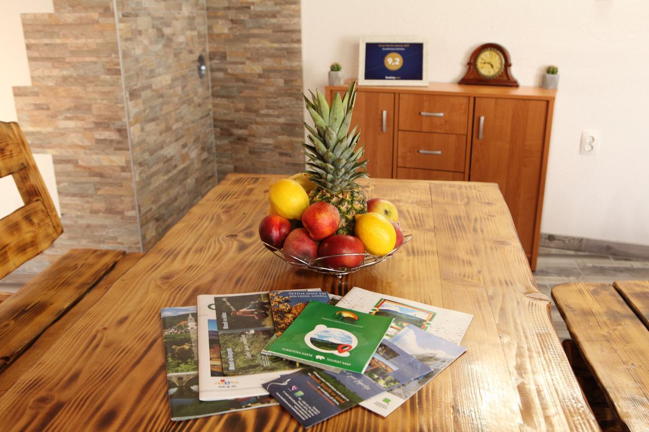 Guesthouse Samolov Vrhovine Buitenkant foto