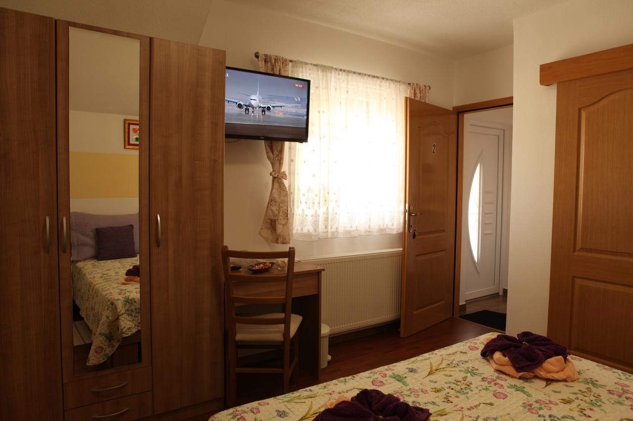 Guesthouse Samolov Vrhovine Buitenkant foto