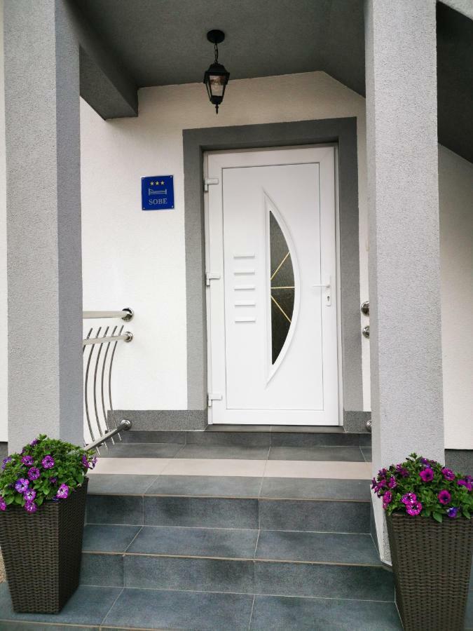 Guesthouse Samolov Vrhovine Buitenkant foto